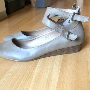 COPY - Restricted Point Beige/Tan Size 9
